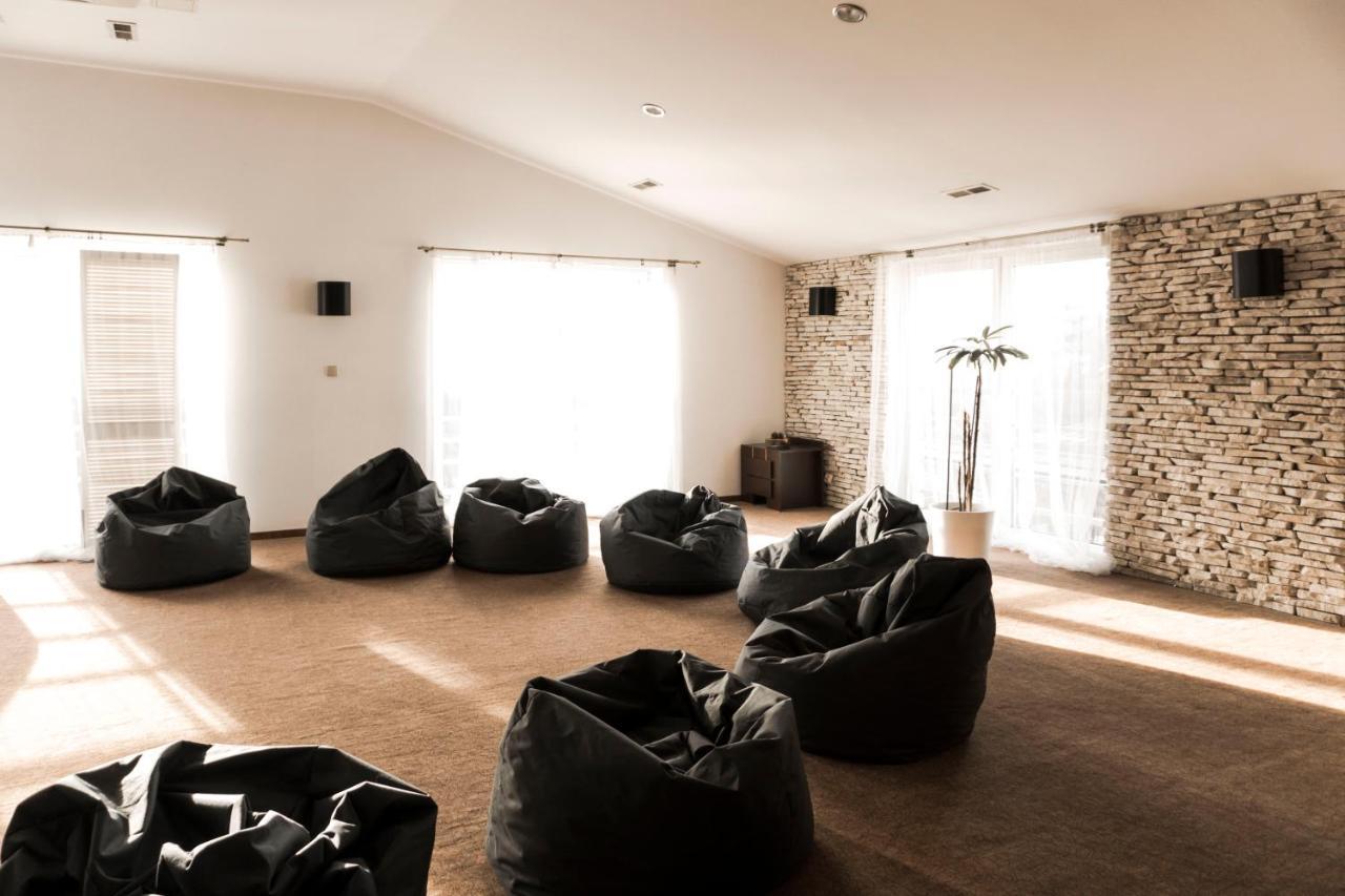 Hotel Borowina コンスタンチン＝イェジオルナ エクステリア 写真